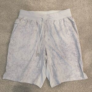 Lululemon T.H.E. Short 9" Linerless Gravel Dust Alpine White Medium